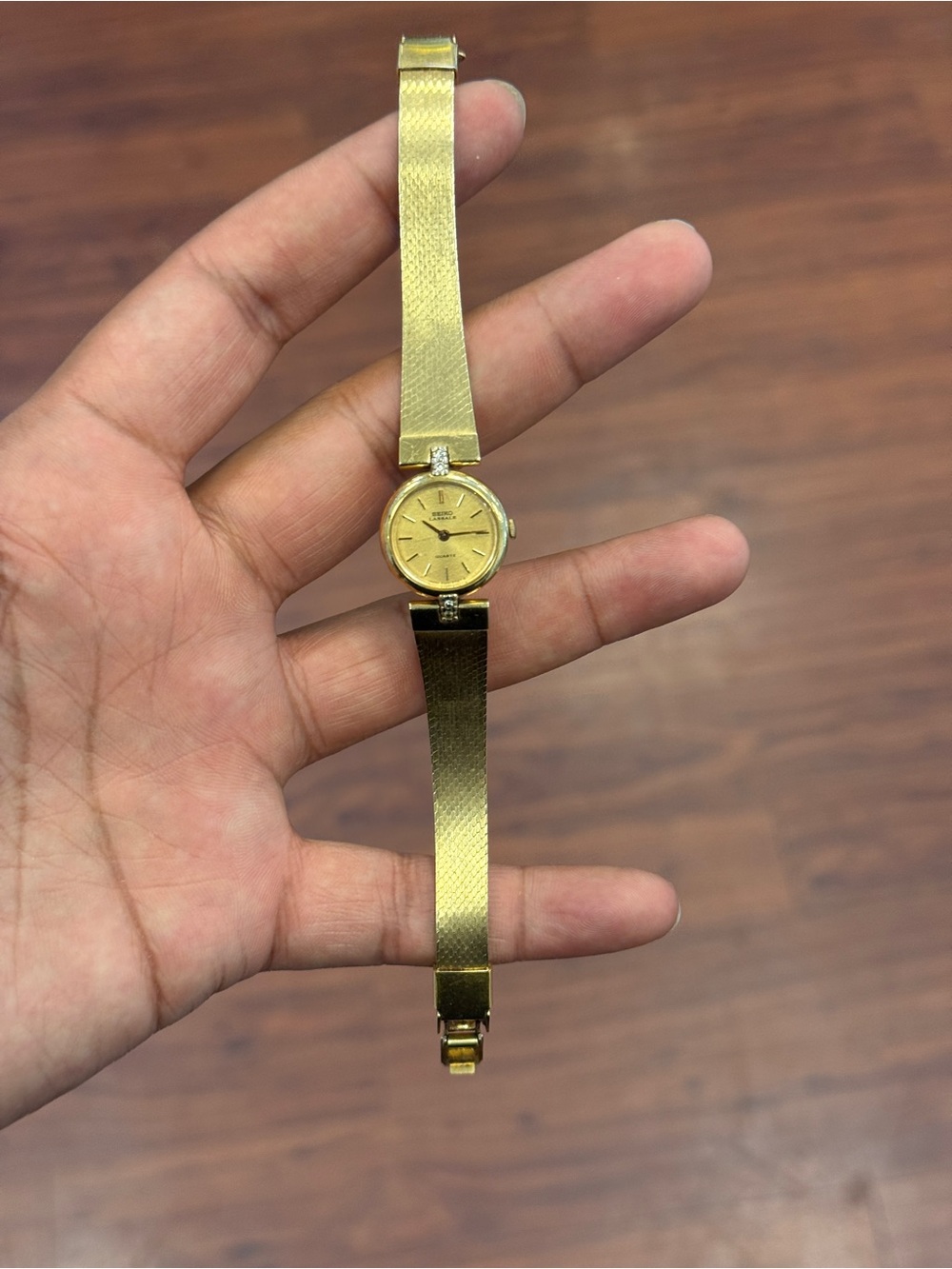 SEIKO LASSALE vintage WOMEN'S QUARTZ GOLD TONE QUARTZ WATCH, ROUND FACE,